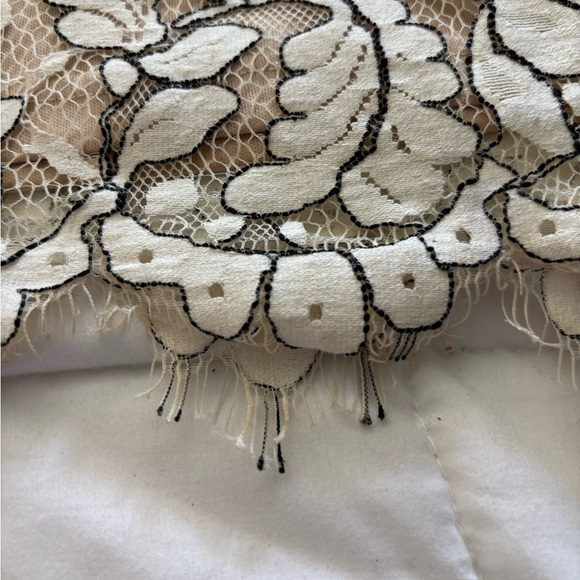 Aakaa Women’s Elegant Floral Lace Tan and Cream  Backless Dress size Small - Picture 5 of 15